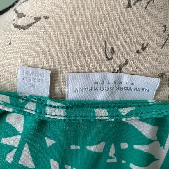 Women’s Dress Shirt Size Medium - Picture 4 of 4